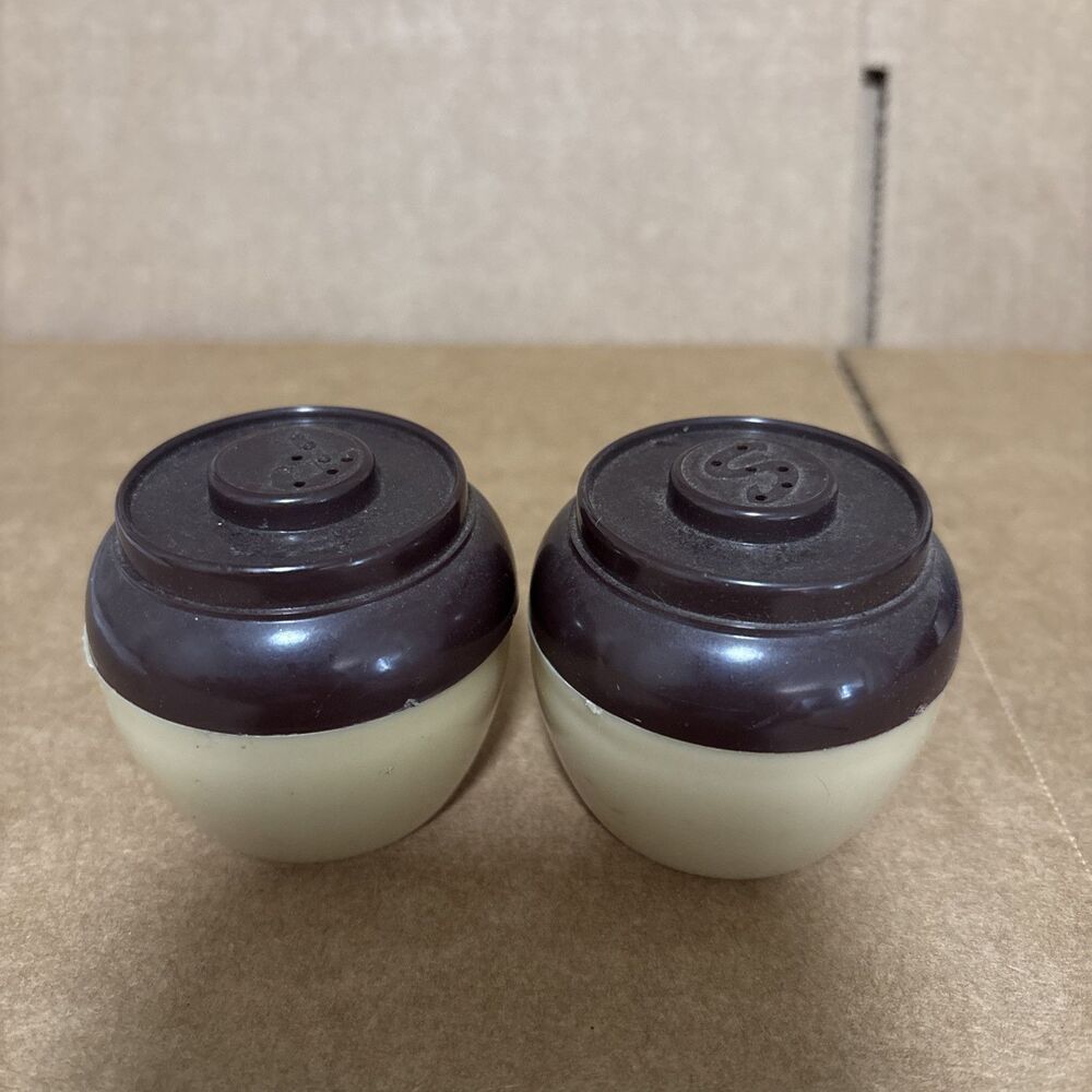 Vtg 1950's Salt & Pepper Shakers - 2 Tone Brown Plastic Bean Pots Admiration USA